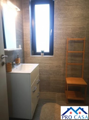 vand-apartament-3-camere-in-bloc-nou-et-2-zona-centru-5