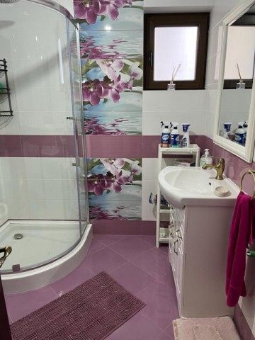 casa-p1teren-420-mpsituata-in-broscauti-pret-125000-euro-7