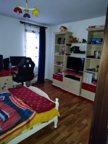 vila-5-camere-zona-petru-rares-demisolparteretaj-pret-negociabil-3