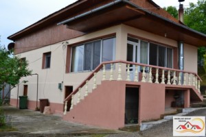 vila-5-camere-p-1-240-mp-su-teren-606-mp-godeni-capu-piscului-pret-80-000-euro-se-poate-vinde-si-in-rate
