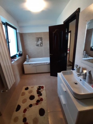 vila-5-camere-lebada-finisaje-de-lux-pret-295000-euro-neg-14