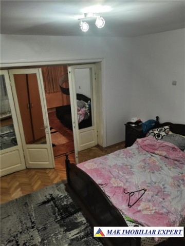 gasca-zurli-casa-4-camere-teren-450-mp-campulung-2