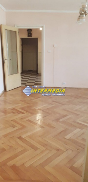 apartament-cu-2-camere-de-inchiriat-in-cetate-2