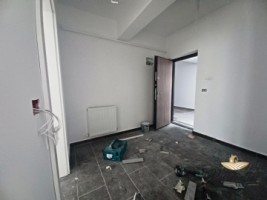 apartament-1-camera-de-vanzare-in-iasi-decomandat-capat-cug-la-700-m-in-spate-la-mega-image-comision-0-8