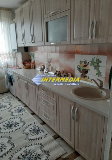 apartament-3-camere-renovat-si-mobilat-de-vanzare-cetate-3