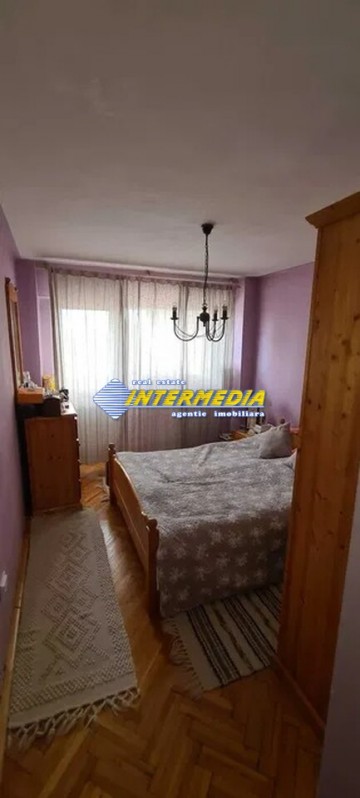 apartament-4-camere-decomandat-de-vanzare-etaj-2-zona-cetate-bulevard-1