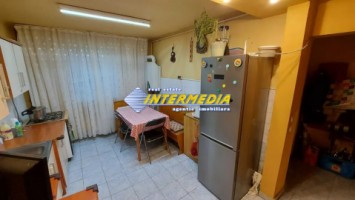 apartament-3-camere-complet-mobilat-de-vanzare-etaj-1-zona-ampoi-1-2