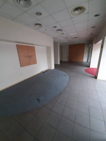 inchiriez-spatiu-comercial-130-mp-utili-central-1700-euro-negociabil