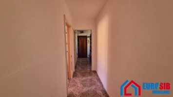 apartament-2-camere-nedecomandat-de-vanzare-in-sibiu-zona-vasile-aaron-3