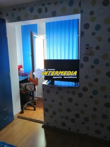de-vanzare-apartament-cu-2-camere-in-cetate-in-apropiere-de-bulevard-3