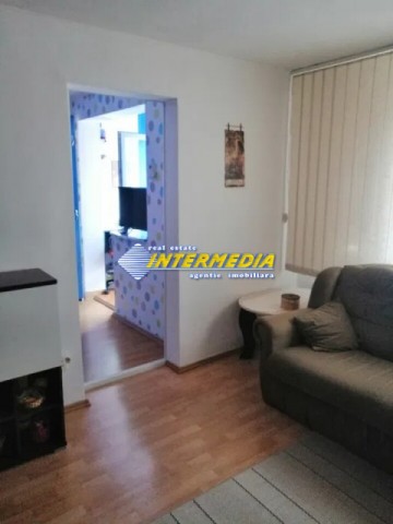 de-vanzare-apartament-cu-2-camere-in-cetate-in-apropiere-de-bulevard-4