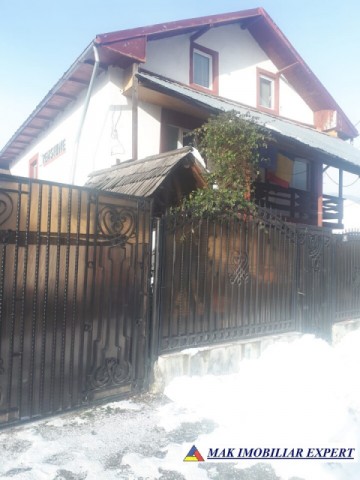 vila-cu-7-camere-si-teren-de-250-mp-de-vanzare-salatrucu-arges-2