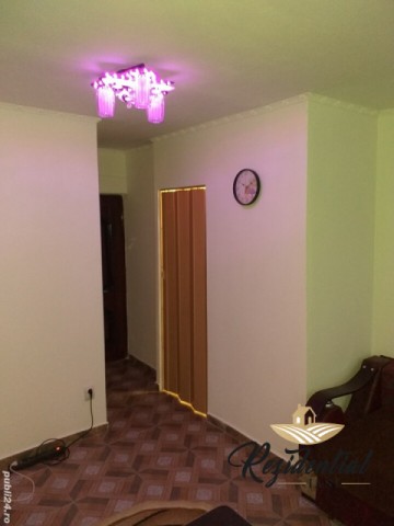 libera-camera-de-camin-tranformata-in-garsoniera-de-vanzare-cartier-frumoasa-recent-renovata-baie-proprie-5