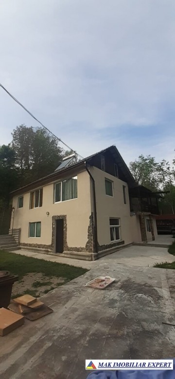 complex-4-corpuri-cladire-teren-5000-mp-berevoiesti-1