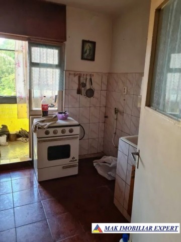 gasca-zurli-apartament-2-camere-cf-1-et-44-campulung-3