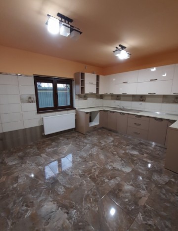 casa-5-camere-180-mp-teren-440-mp-pret-130000-euro-2