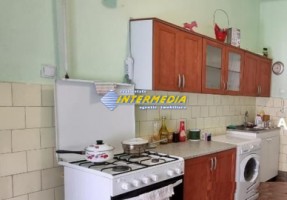 casa-de-vanzare-4-camere-cu-600-mp-teren-si-toate-utilitatile-strada-asfaltata-alba-iulia-zona-centru-1