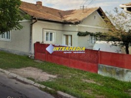 casa-de-vanzare-4-camere-cu-600-mp-teren-si-toate-utilitatile-strada-asfaltata-alba-iulia-zona-centru