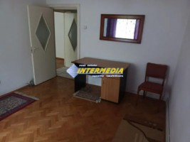 apartament-cu-3-camere-de-vanzare-in-cetate-zona-bulevard-bloc-de-caramida-1