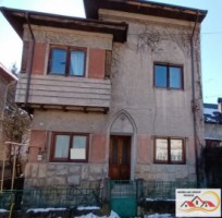 apartament-la-casa-4-camere-su-96-mp-in-campulung-muscel-centru-pret-70000-euro-0