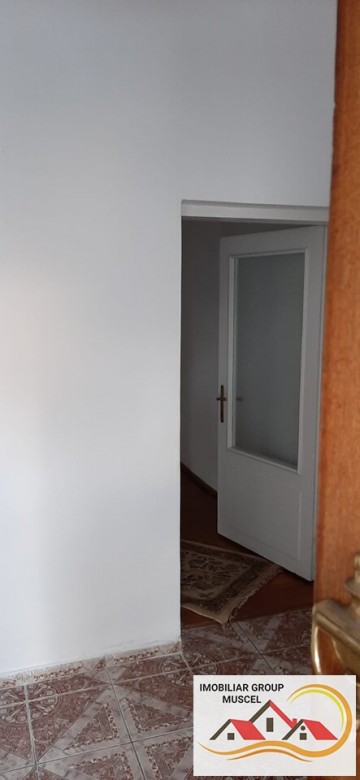 apartament-la-casa-4-camere-su-96-mp-in-campulung-muscel-centru-pret-70000-euro-13