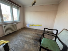 de-vanzare-apartament-cu-3-camere-decomandat-garaj-si-teren-aferent-75-mp-etaj-1-zona-centru-1