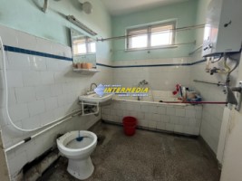 de-vanzare-apartament-cu-3-camere-decomandat-garaj-si-teren-aferent-75-mp-etaj-1-zona-centru-2