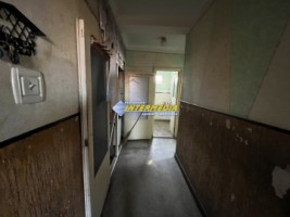 de-vanzare-apartament-cu-3-camere-decomandat-garaj-si-teren-aferent-75-mp-etaj-1-zona-centru-8