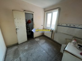 de-vanzare-apartament-cu-3-camere-decomandat-garaj-si-teren-aferent-75-mp-etaj-1-zona-centru-10