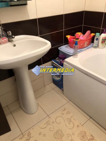 apartament-2-camere-decomandate-de-inchiriat-in-alba-iulia-zona-cetate-orhideelor-mobilat-si-utilat-complet-si-loc-parcare-30