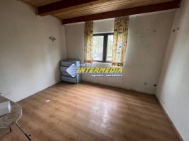 casa-semifinisata-de-vanzare-in-sard-cu-480-mp-teren-si-utilitati-3