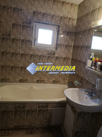 apartament-3-camere-decomandat-de-vanzare-cetate-zona-mercur-9