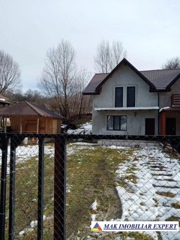 vila-cu-3-camere-si-teren-de-613-mp-de-vanzare-in-corbi-arges-ideala-pentru-locuinta-de-vacanta