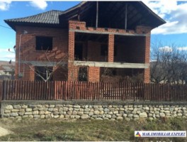 vila-la-rosu-cu-6-camere-si-teren-de-800-mp-de-vanzare-in-domnesti-arges-1