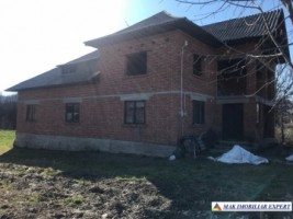 vila-la-rosu-cu-6-camere-si-teren-de-800-mp-de-vanzare-in-domnesti-arges