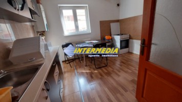 apartament-cu-3-camere-de-vanzare-in-zona-cetate-etaj-intermediar-alba-iulia-3
