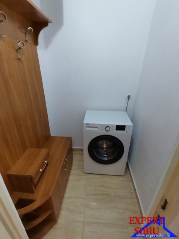 inchiriez-apartament-2-camere-la-casa-renovat-zona-lupeni-9