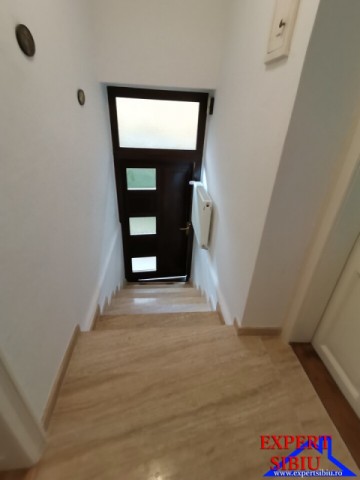 inchiriez-apartament-2-camere-la-casa-renovat-zona-lupeni-10