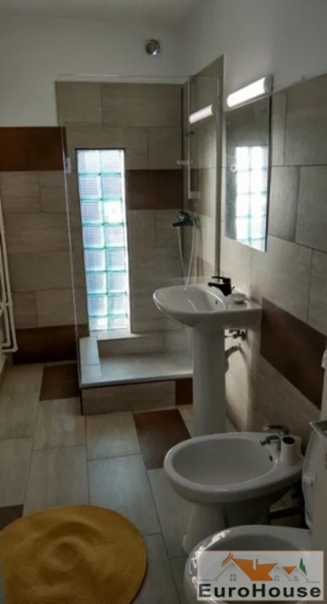apartament-3-camere-de-inchiriat-cu-scara-interioara-4