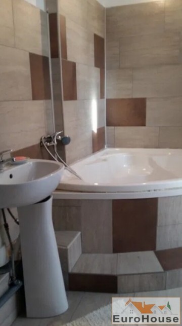 apartament-3-camere-de-inchiriat-cu-scara-interioara-6