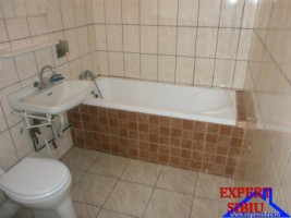 inchiriez-apartament-3-camere-decomandat-zona-centrala-4