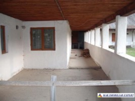 casa-vacanta-9-camere-teren-5500-mp-vladesti