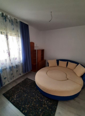 casa-cu-4-camere-de-inchiriat-situata-la-manastirea-doamnei-3