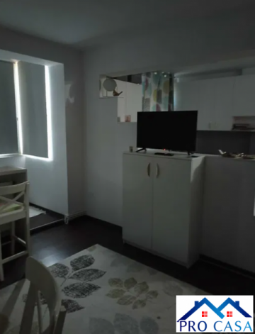 vand-apartament-2-centru-etaj-2-2