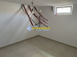 casa-noua-cu-4-camere-de-vanzare-in-cetate-finisata-la-cheie-sau-semifinisata-cu-toate-utilitatile-si-asfalt-11