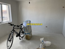 casa-noua-cu-4-camere-de-vanzare-in-cetate-finisata-la-cheie-sau-semifinisata-cu-toate-utilitatile-si-asfalt-17
