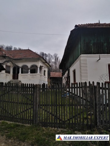 casa-cu-3-camere-si-teren-de-800-mp-amplasata-intr-o-zona-linistita-langa-padure-vulturesti-arges-1