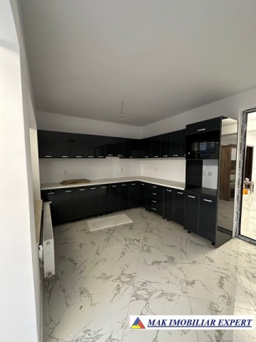 vila-spatioasa-cu-8-camere-si-teren-de-400-mp-in-flamanda-campulung-muscel-arges-12