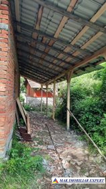 teren-intravilan-de-1-ha-cu-casa-la-rosu-utilitati-si-acoperis-nou-situat-in-bilcesti-valea-mare-pravat-arges-1