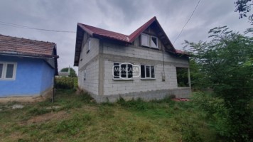 casa-pm-la-rosu-in-sat-cernesti-com-todireni-teren-2200-mp-27